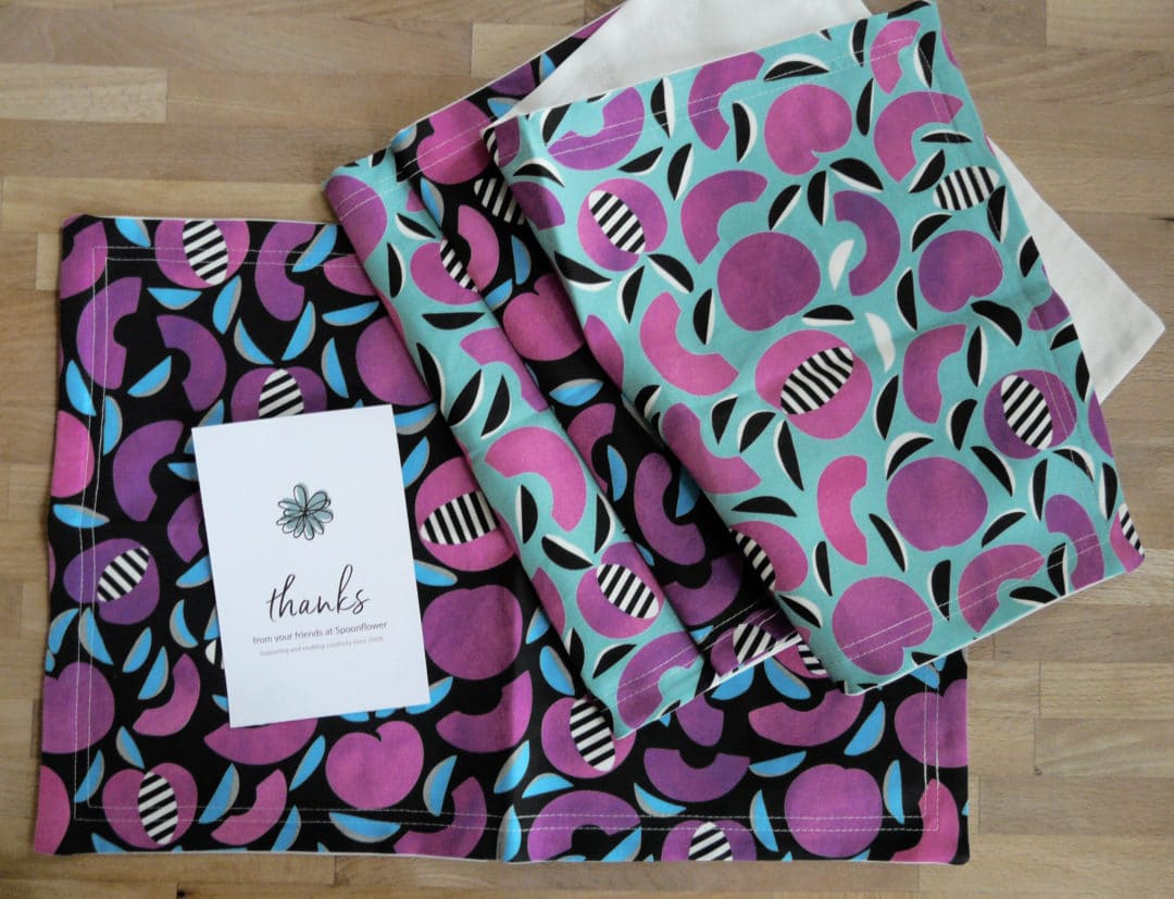 articles sets de table assortis design plum pie with striped stones