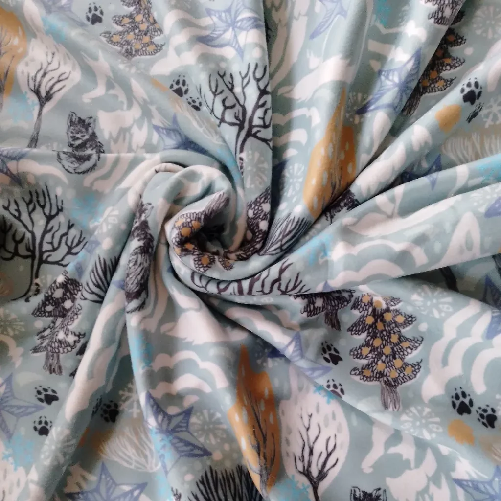 tissu polaire motif hivernal, loup dans la forêt, Andrea Leonelli
